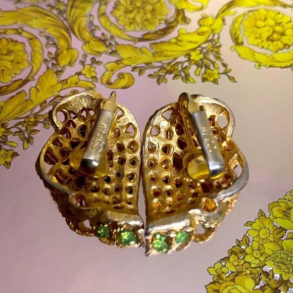 Albert Weiss Jewelry Vintage Costume Jewelry Clip On Earrings Gold